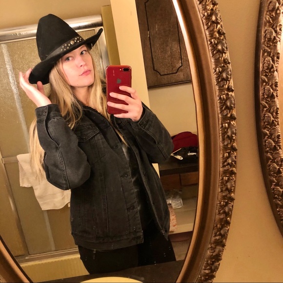 Meet your Posher, Hannah - Picture 1 of 1